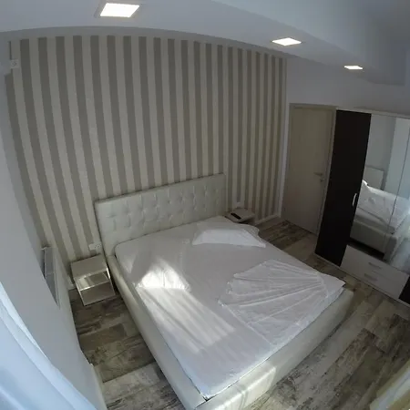 Apartment 911 *